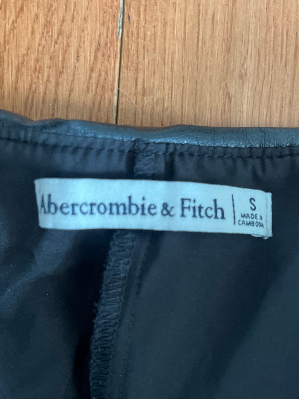 Abercrombie & Fitch Vegan Leather Mini Skort in Black - Size Small - Picture 2 of 5